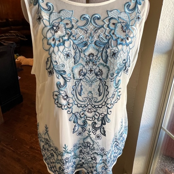 White mesh top with ocean embroidery. - Picture 3 of 9